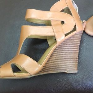 🔥🔥🔥NWT NINE WEST NATURAL LEATHER WEDGE SANDLES
